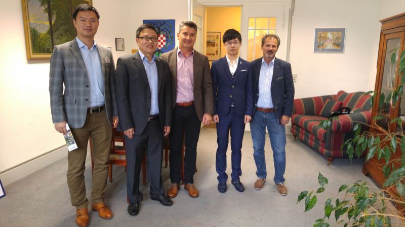 拜访比肯菲尔德市政府 拜访比肯菲尔德市政府